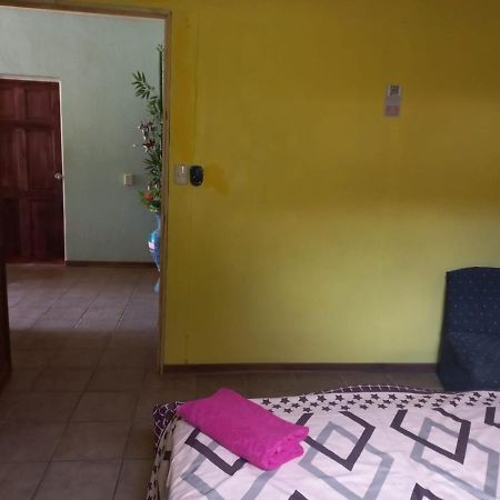 Vicky'S Rooms Quepos Eksteriør billede