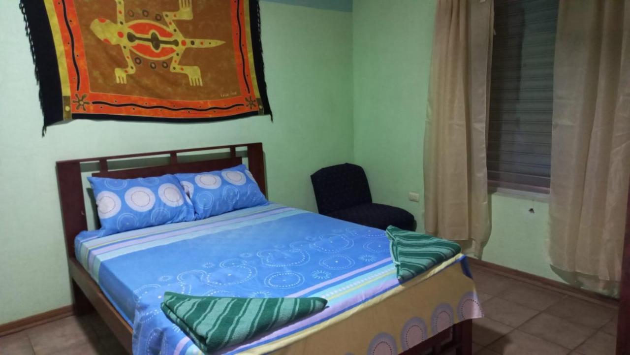 Vicky'S Rooms Quepos Eksteriør billede
