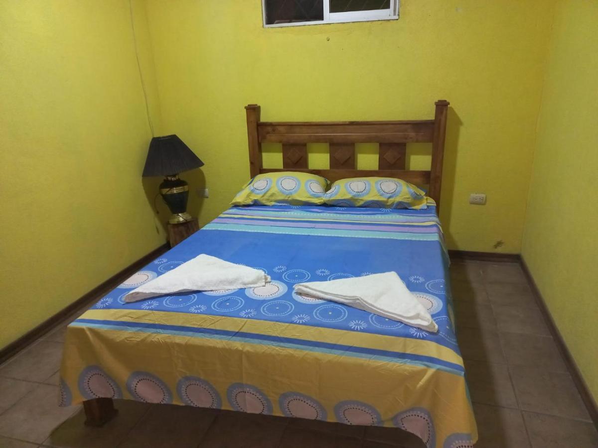 Vicky'S Rooms Quepos Eksteriør billede
