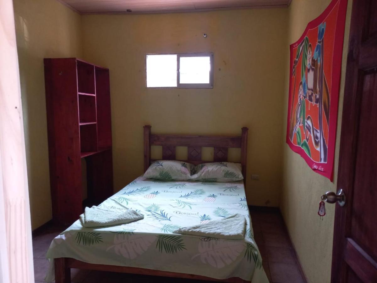 Vicky'S Rooms Quepos Eksteriør billede